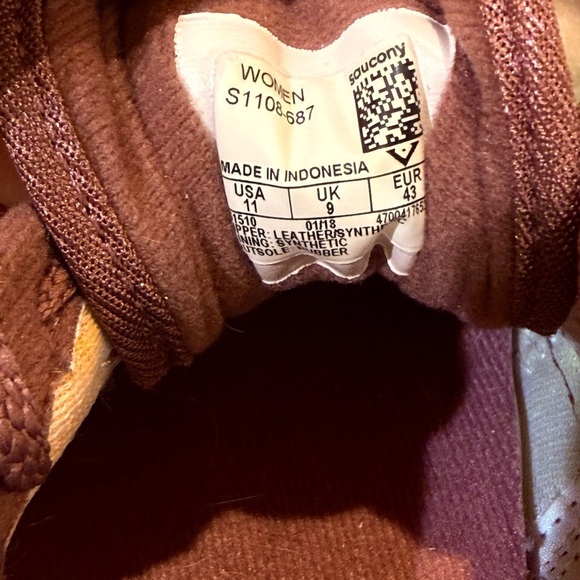 Saucony Women's Burgundy and Pink Retro Sneakers - Picture 9 of 9